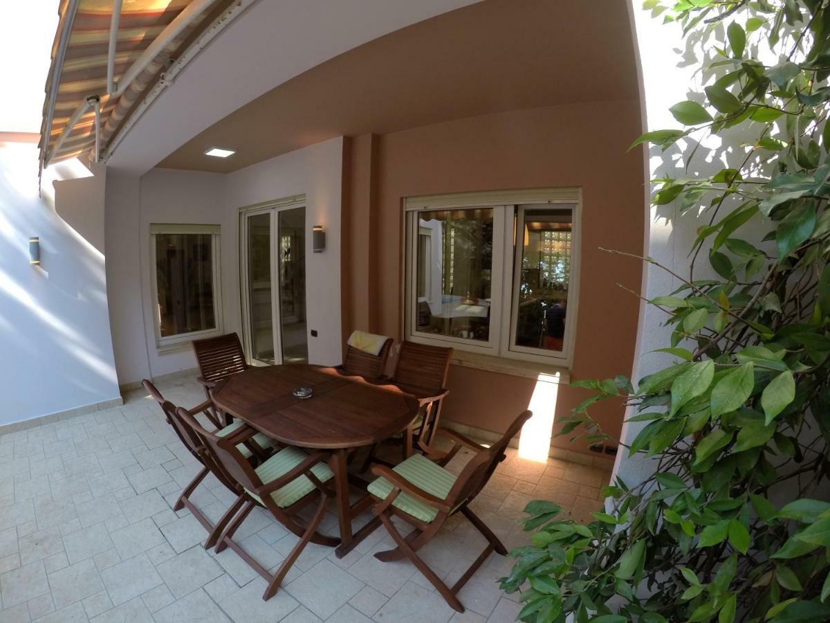 Lidson Villa Golem (Tirana)